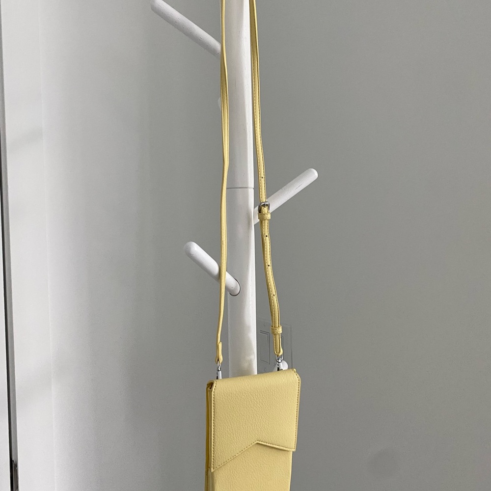 Crossbody Handbag for Spring - Picture 3 of 6